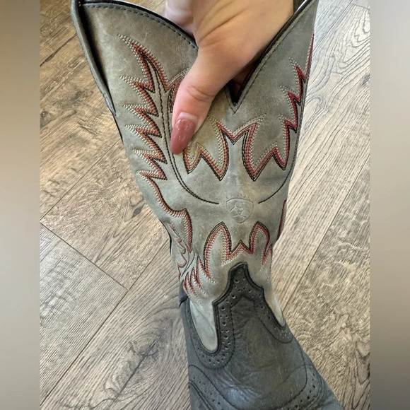 Ariat Women’s Heritage Leather Western Boots - Picture 4 of 4